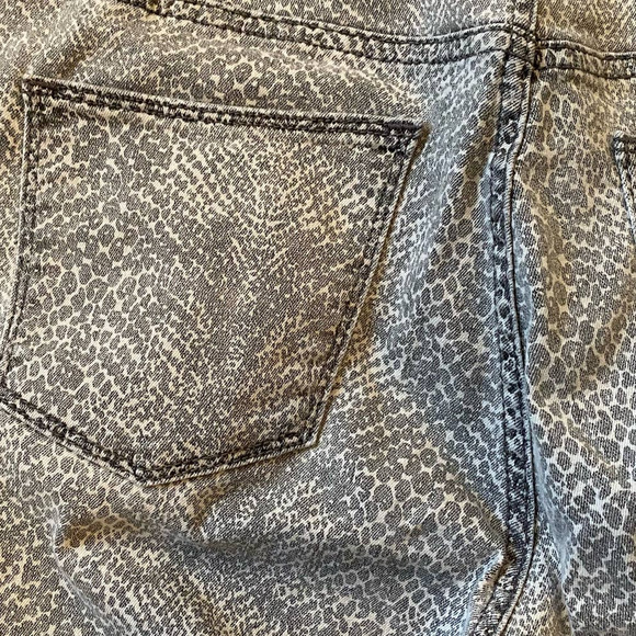 Universal Thread Grey White Snake Pattern Denim Jeans Straight Leg 12 - Picture 9 of 12
